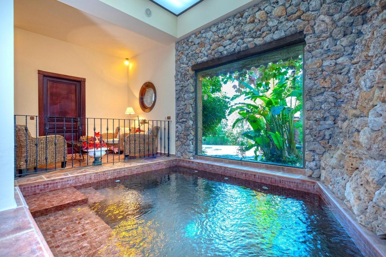Casa Flores Con Piscina Interior Climatizada Alcaucín Exteriör bild