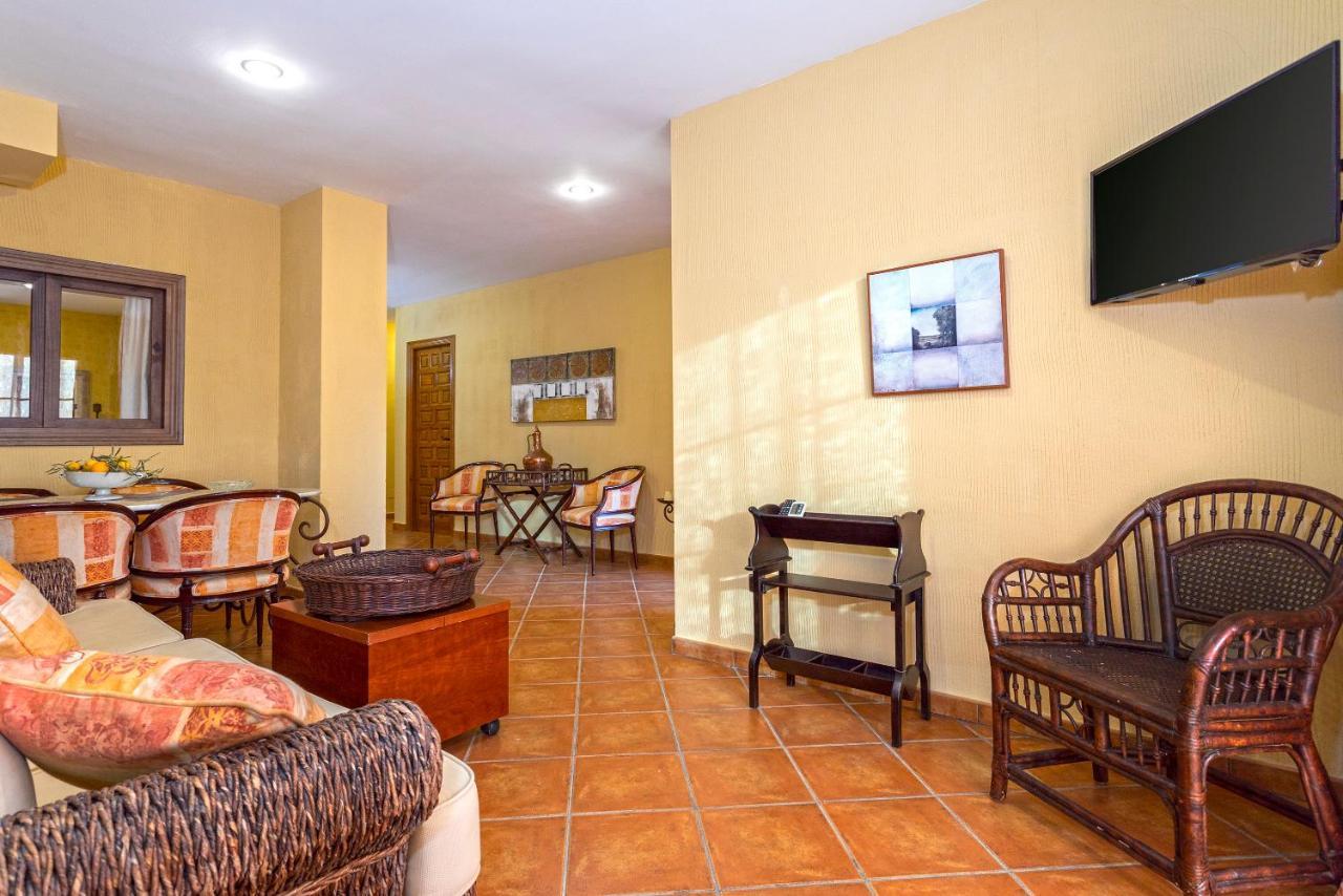 Casa Flores Con Piscina Interior Climatizada Alcaucín Exteriör bild